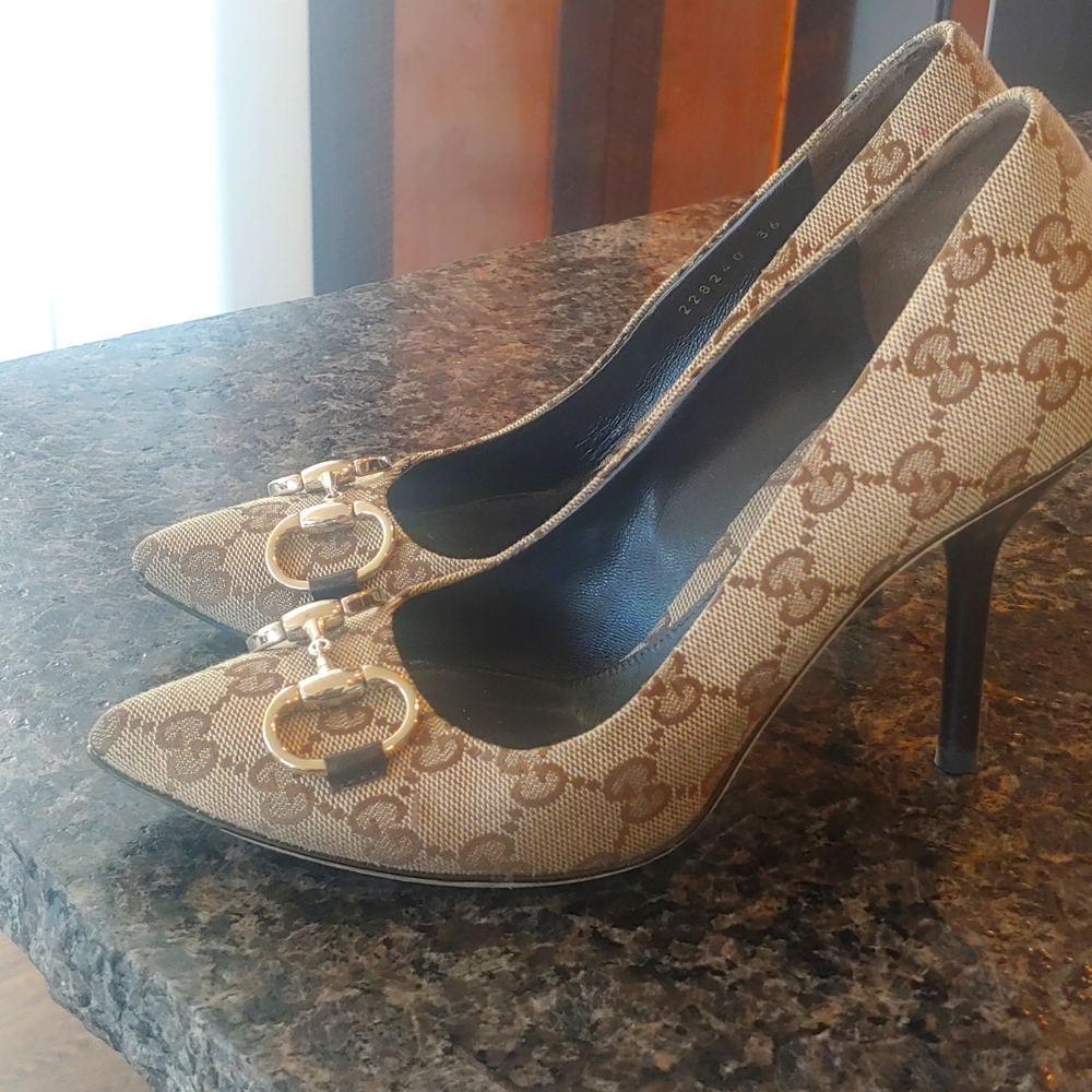 Gucci pumps